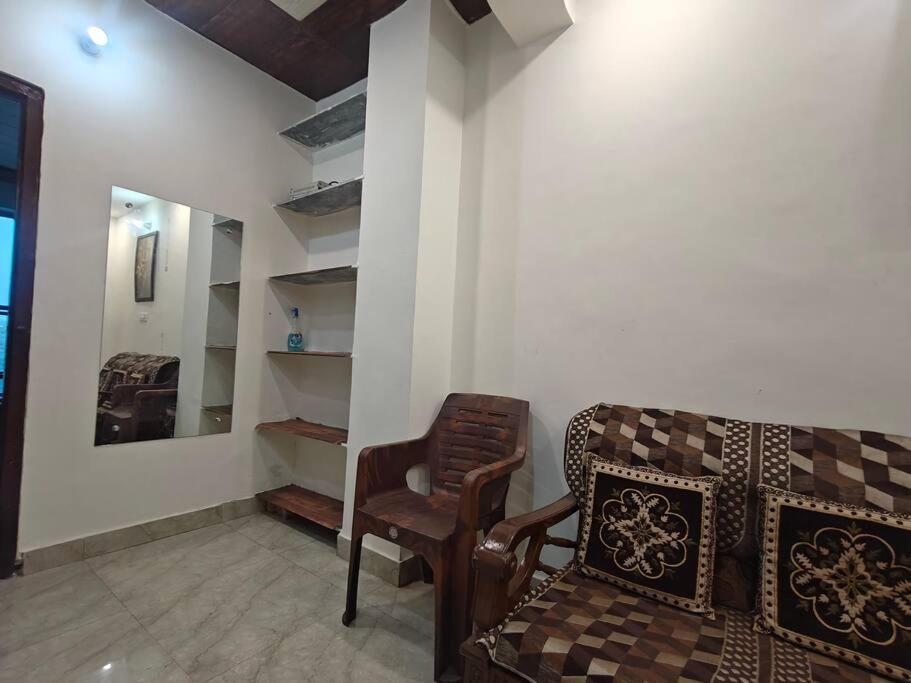 Vats - Top Rated Homestay * Vrindavan