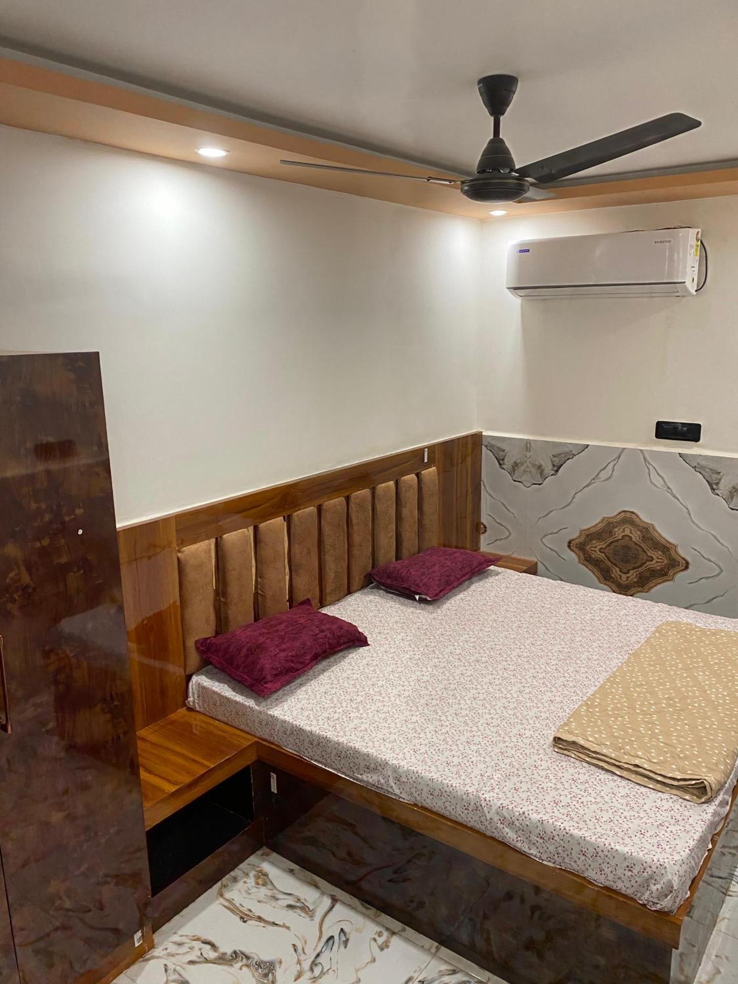 Vats - Top Rated Homestay * Vrindavan